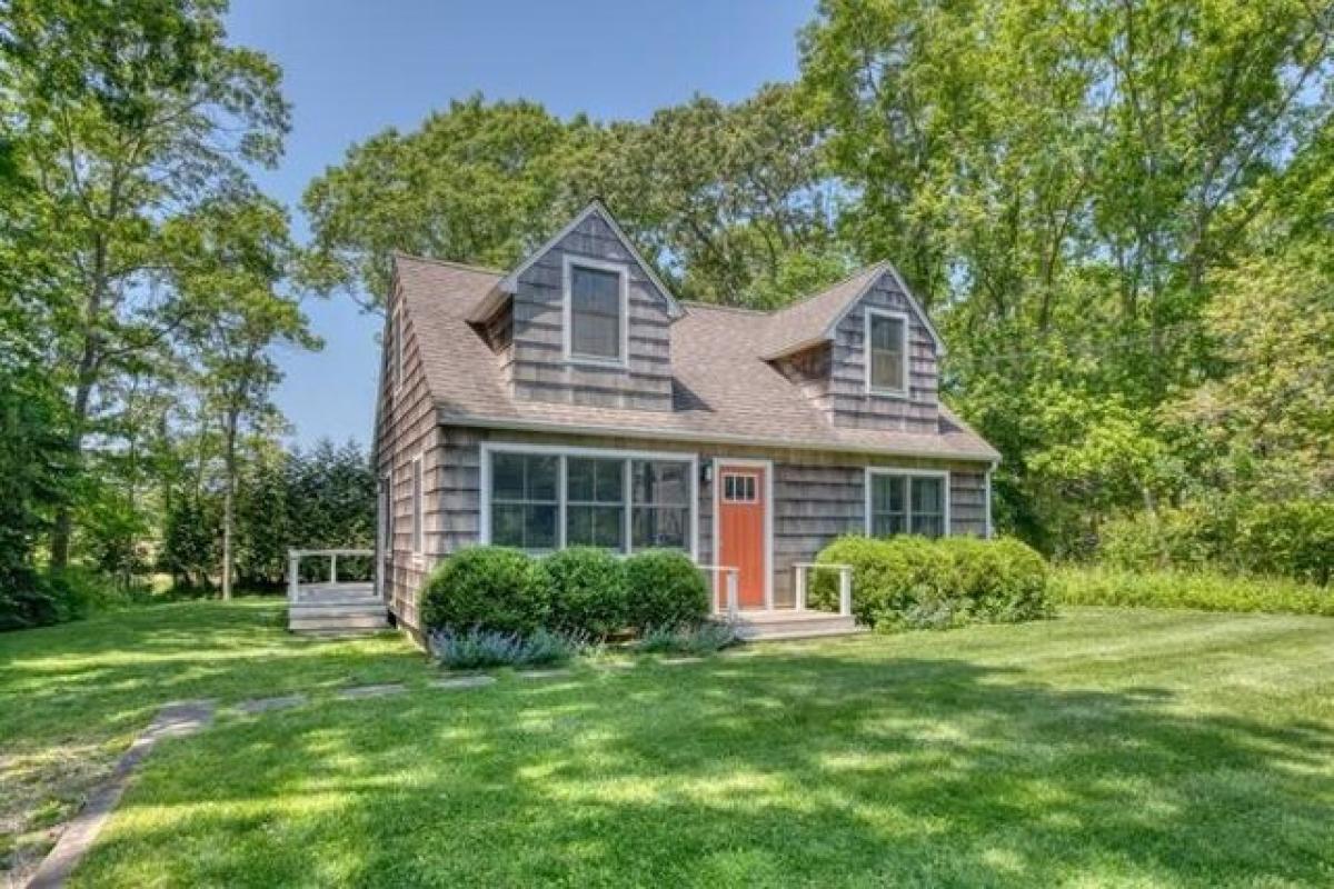 Picture of Home For Sale in Wainscott, New York, United States