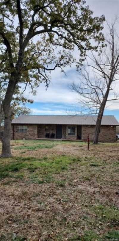 Home For Sale in Lone Grove, Oklahoma