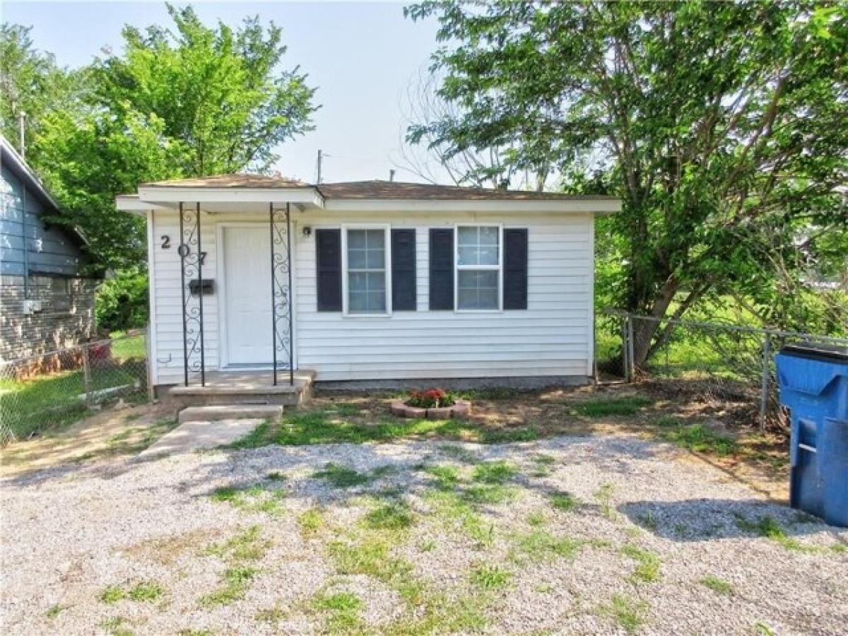 Picture of Home For Sale in Tecumseh, Oklahoma, United States
