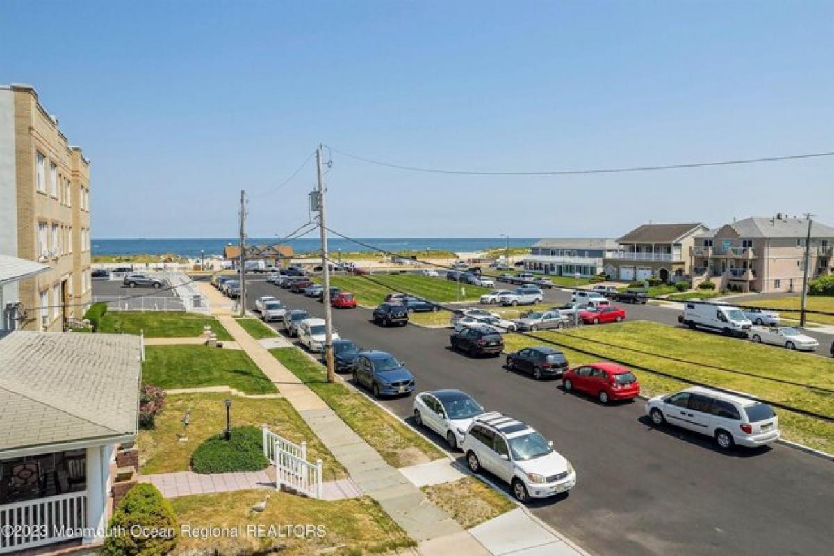 Picture of Home For Sale in Bradley Beach, New Jersey, United States