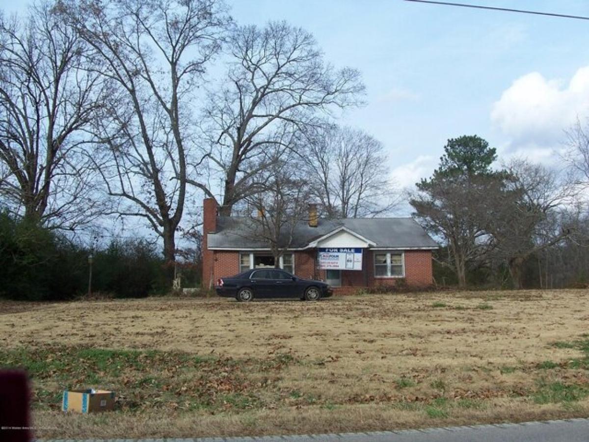Picture of Home For Sale in Jasper, Alabama, United States