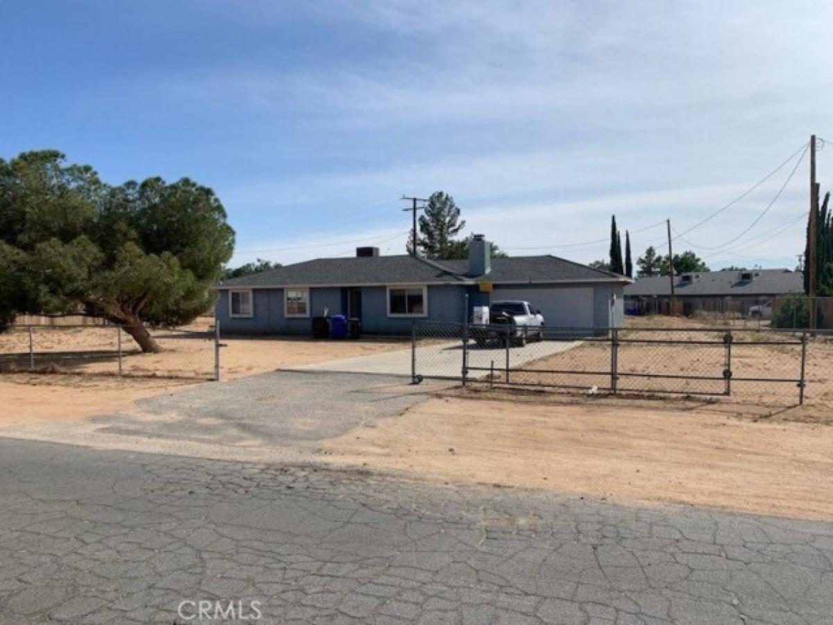 Picture of Home For Rent in Apple Valley, California, United States