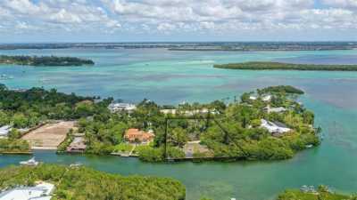 Home For Sale in Longboat Key, Florida