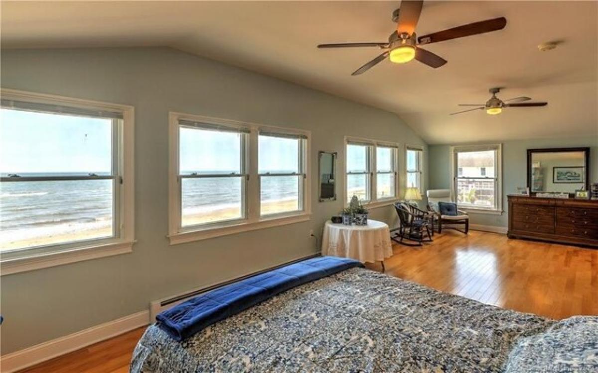 Picture of Home For Sale in Milford, Connecticut, United States
