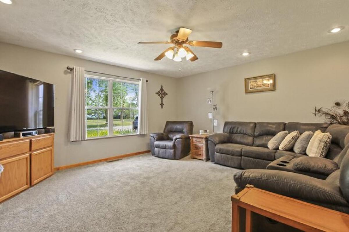 Picture of Home For Sale in Centralia, Missouri, United States