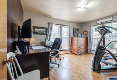 Home For Sale in Silverton, Oregon