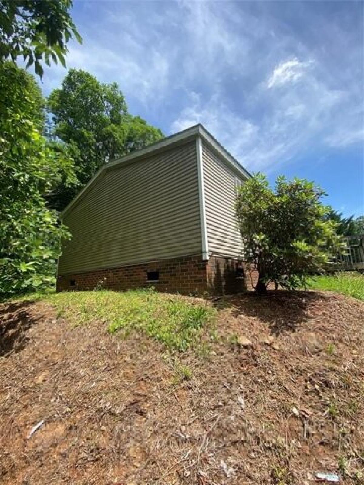 Picture of Home For Sale in Lenoir, North Carolina, United States