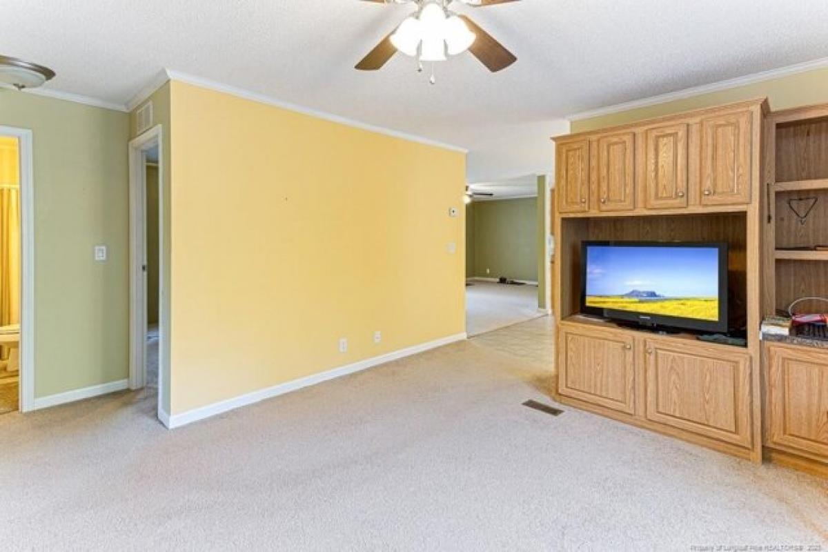 Picture of Home For Sale in Lillington, North Carolina, United States