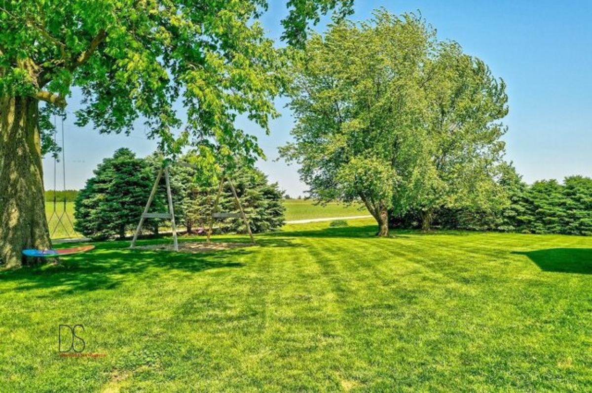 Picture of Home For Sale in Ottawa, Illinois, United States