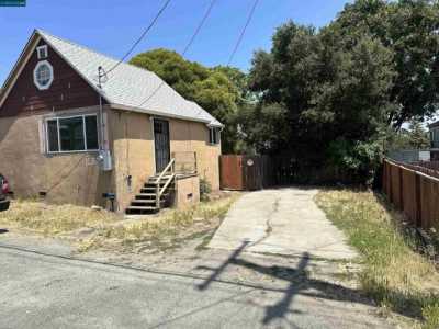 Home For Sale in Martinez, California