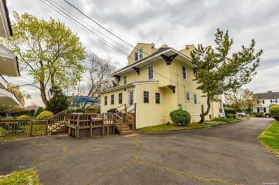 Home For Sale in Brightwaters, New York