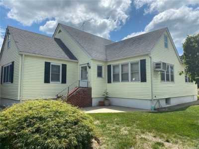 Home For Rent in Copiague, New York