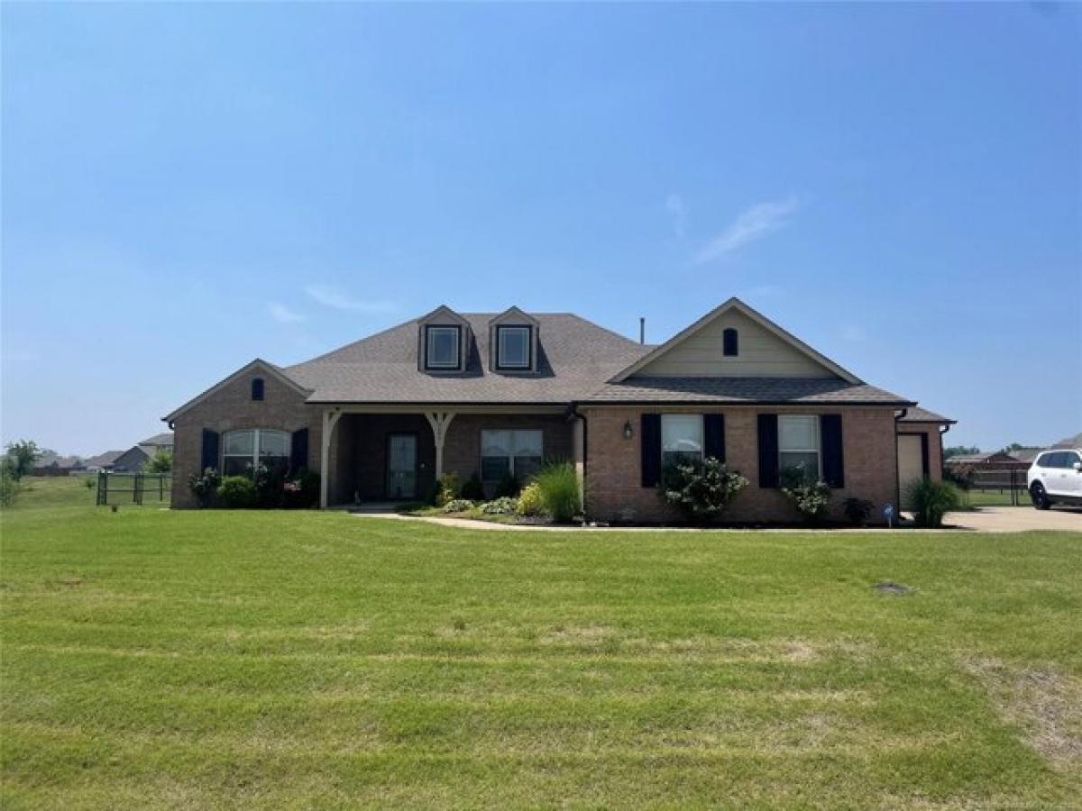 Picture of Home For Sale in Collinsville, Oklahoma, United States