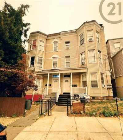 Home For Sale in Yonkers, New York