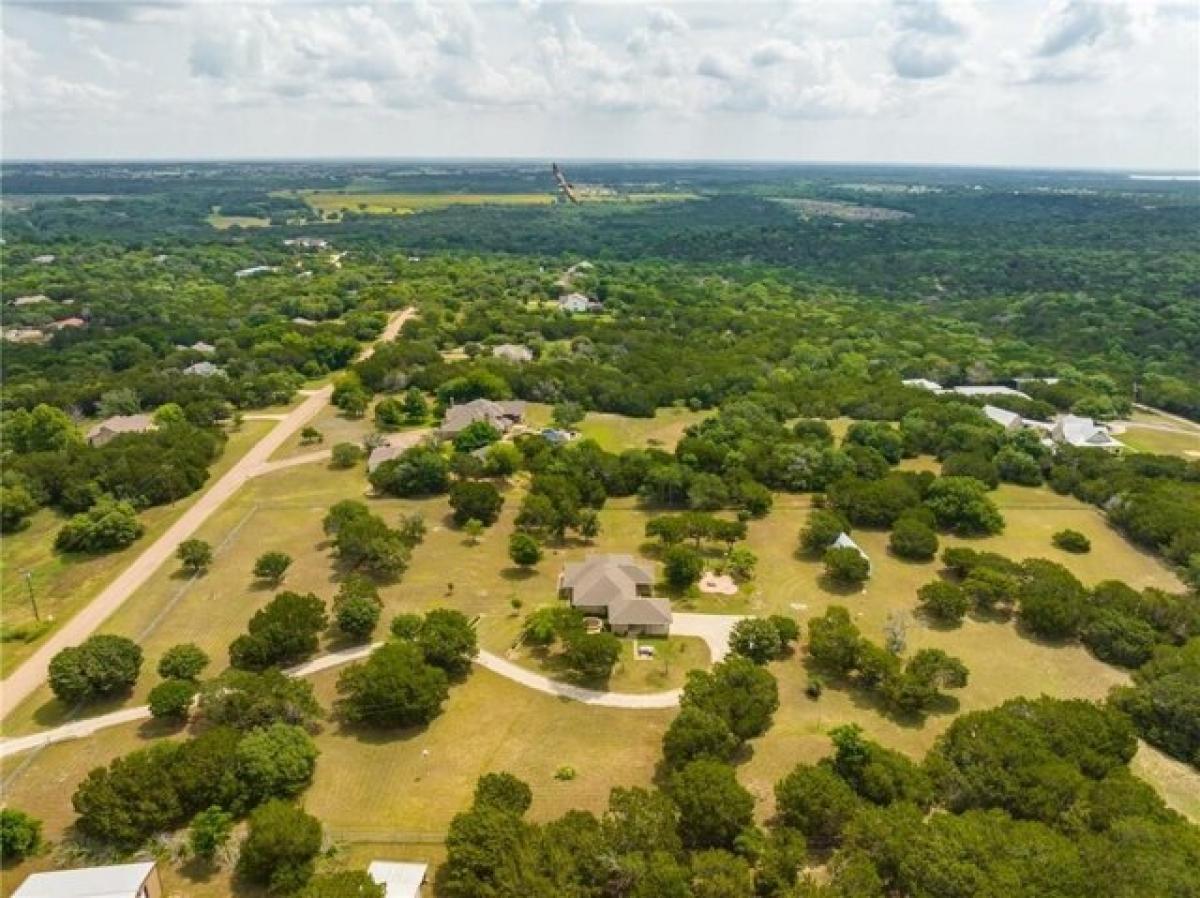 Picture of Home For Sale in Crawford, Texas, United States