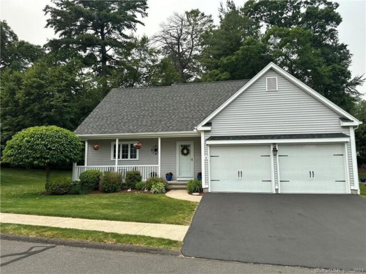 Picture of Home For Sale in Plainville, Connecticut, United States