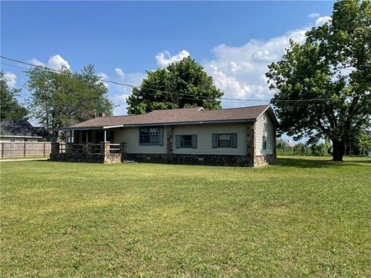 Picture of Home For Sale in Springdale, Arkansas, United States