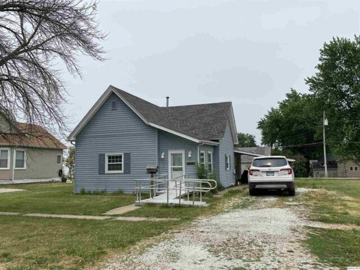 Picture of Home For Sale in Mount Sterling, Illinois, United States