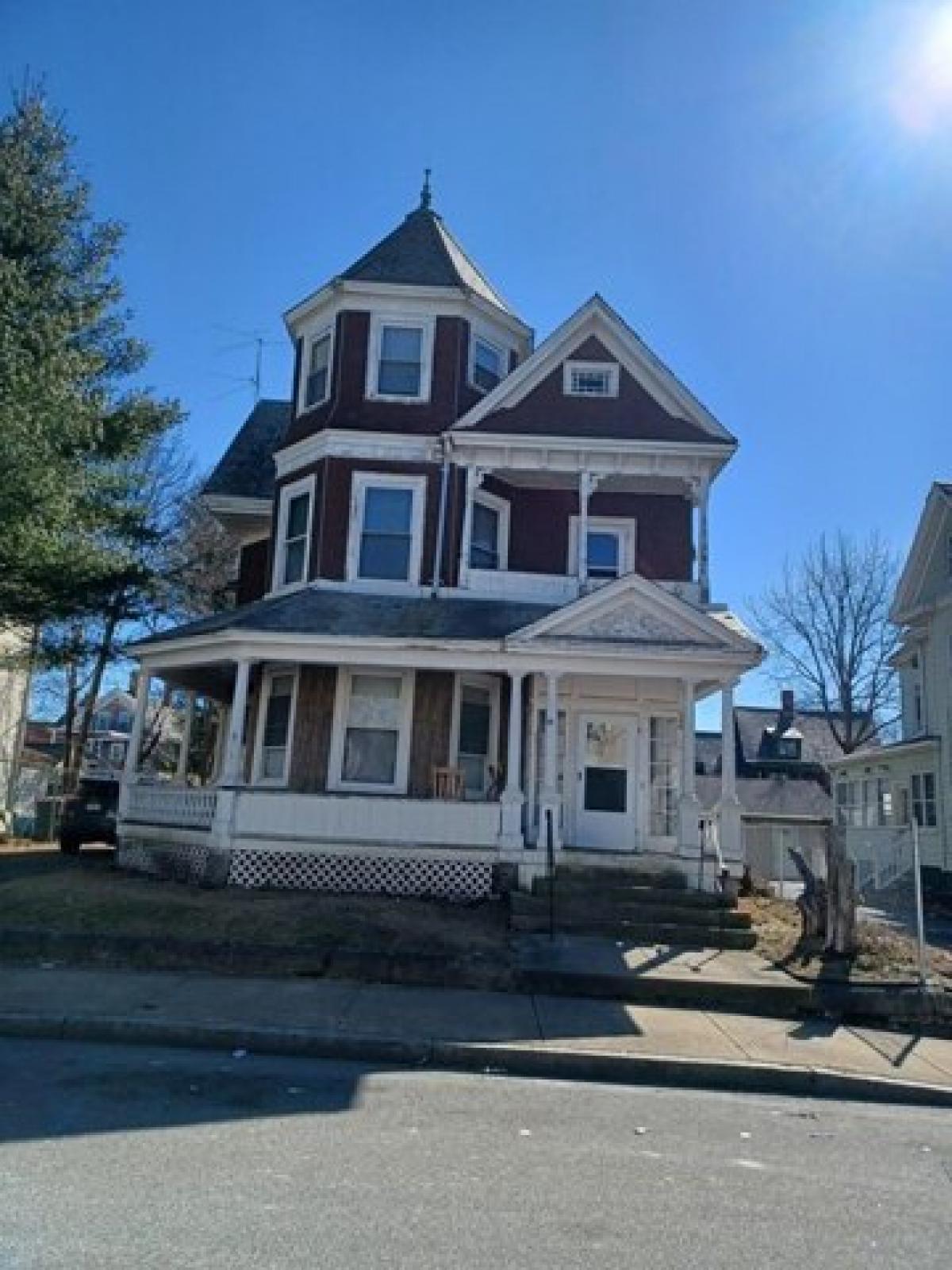 Picture of Home For Sale in Brockton, Massachusetts, United States