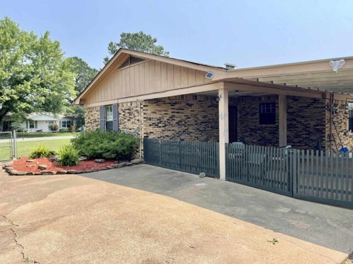 Picture of Home For Sale in Florence, Alabama, United States