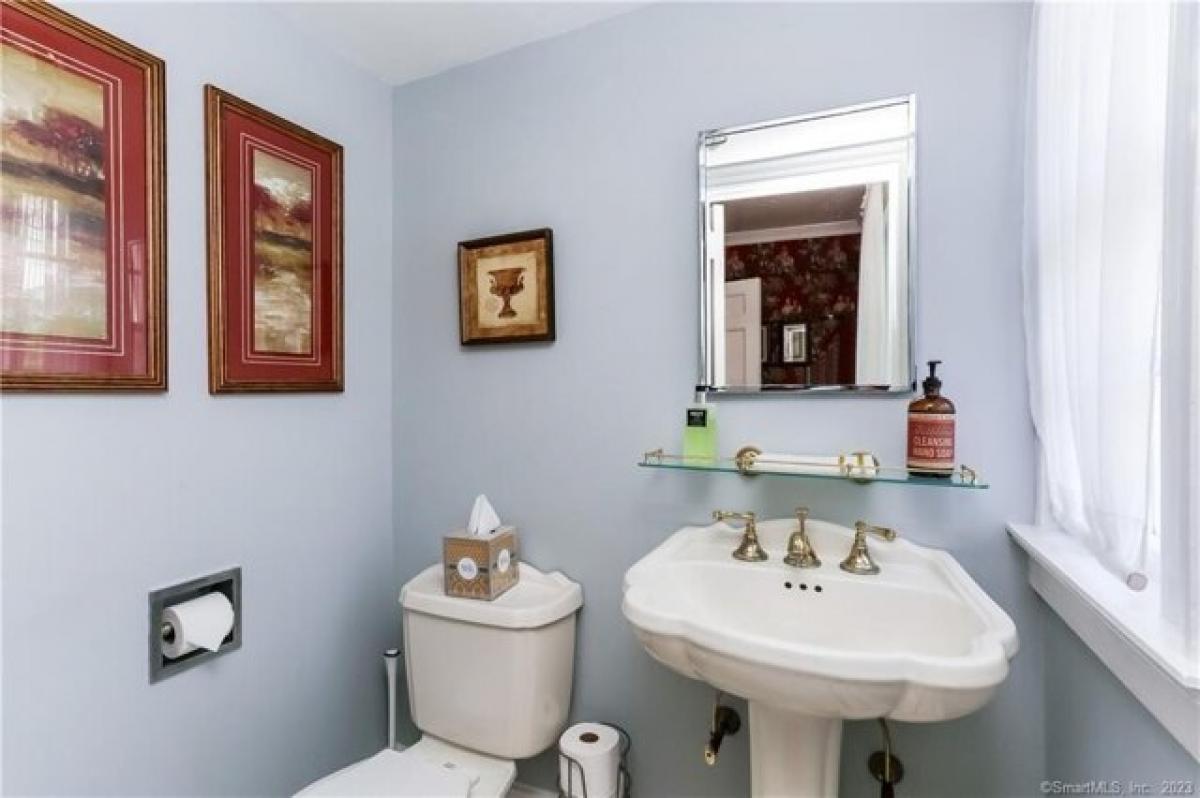 Picture of Home For Sale in Middletown, Connecticut, United States