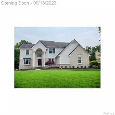 Home For Sale in Farmington Hills, Michigan