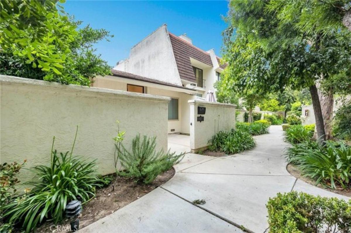 Picture of Home For Sale in Woodland Hills, California, United States