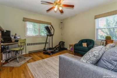 Home For Sale in Malverne, New York