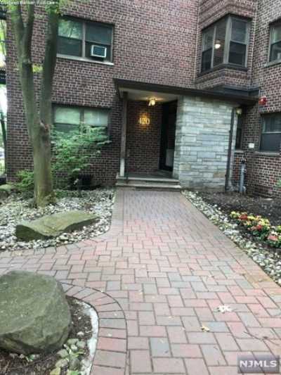 Home For Sale in Fort Lee, New Jersey