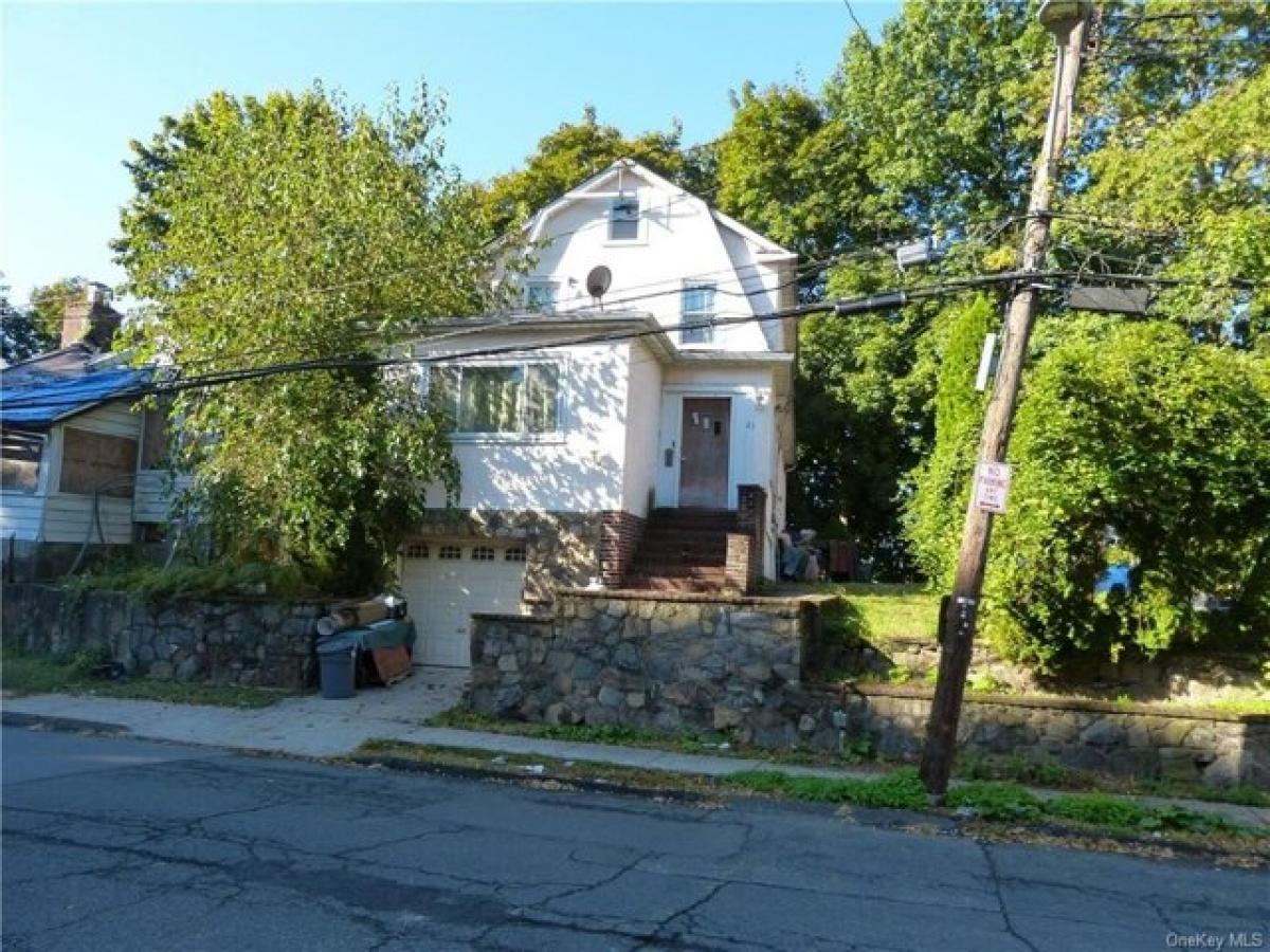 Picture of Home For Sale in Yonkers, New York, United States