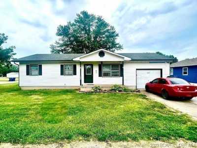 Home For Sale in Eldon, Missouri