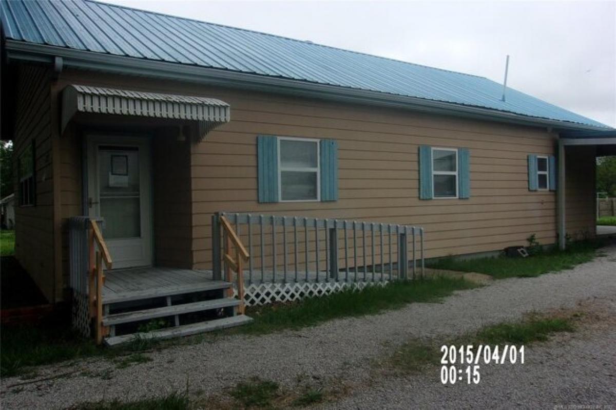 Picture of Home For Sale in Nowata, Oklahoma, United States