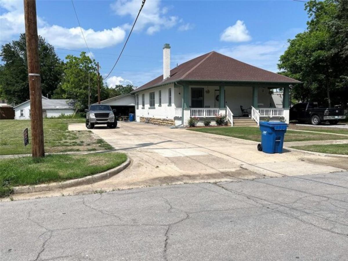 Picture of Home For Sale in McAlester, Oklahoma, United States