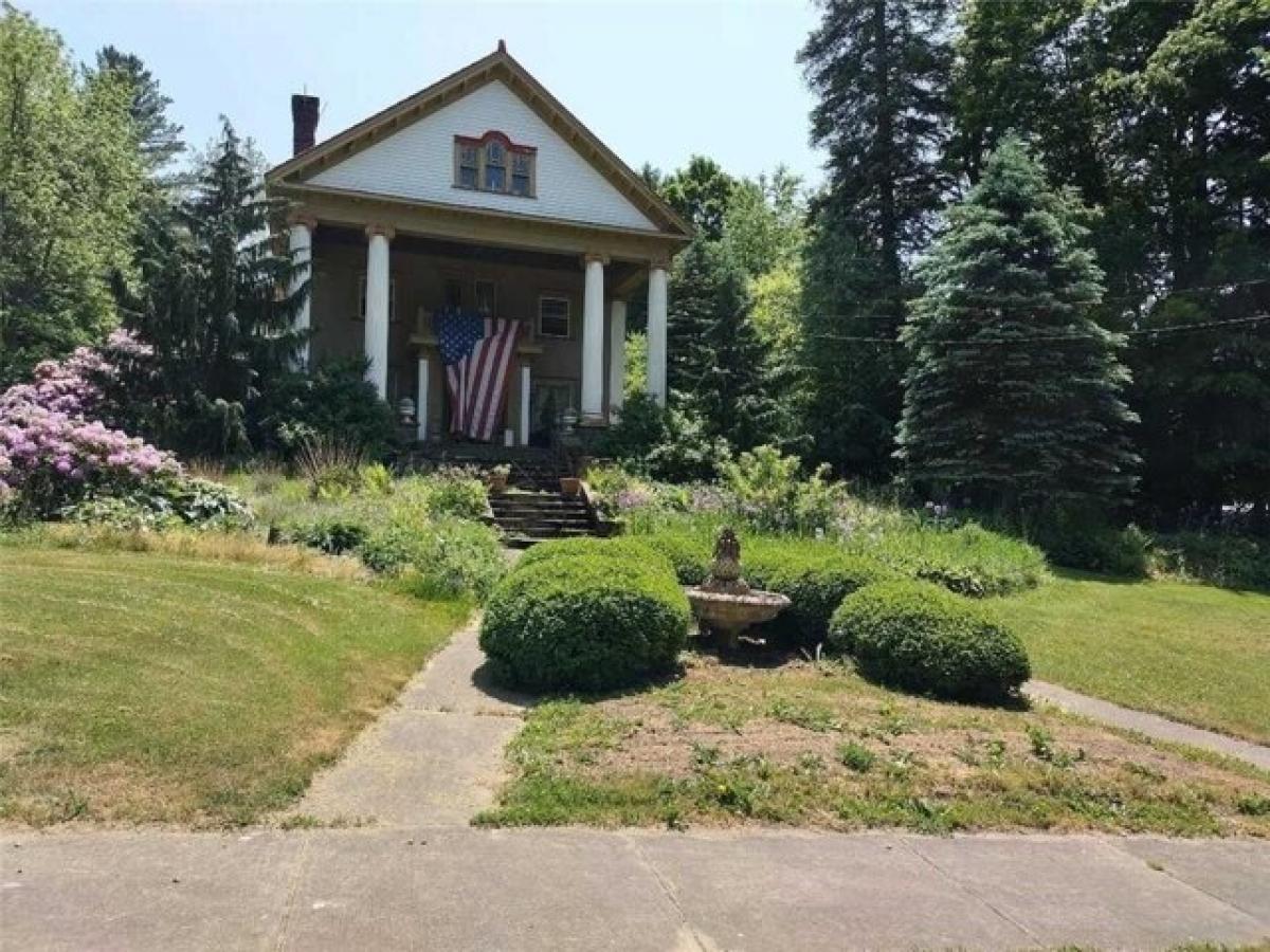 Picture of Home For Sale in Cochranton, Pennsylvania, United States