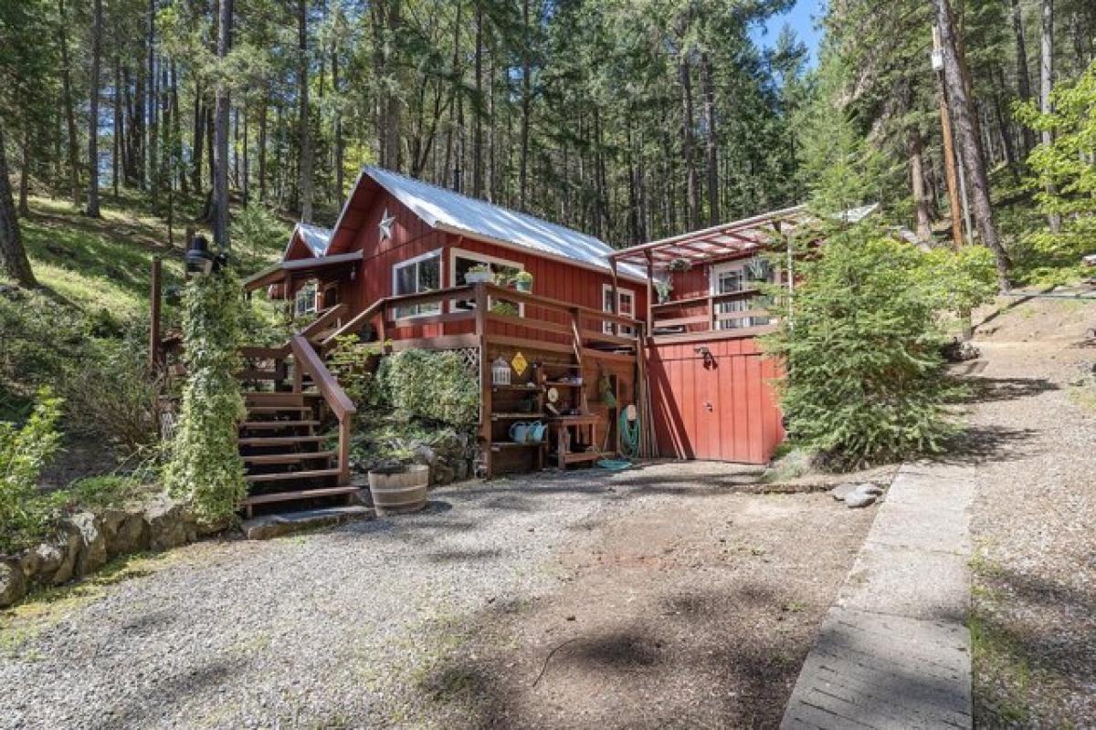 Picture of Home For Sale in Gold Hill, Oregon, United States