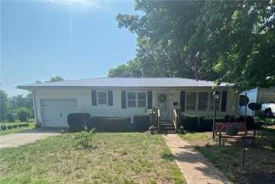 Home For Sale in Windsor, Missouri