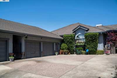 Home For Sale in Castro Valley, California