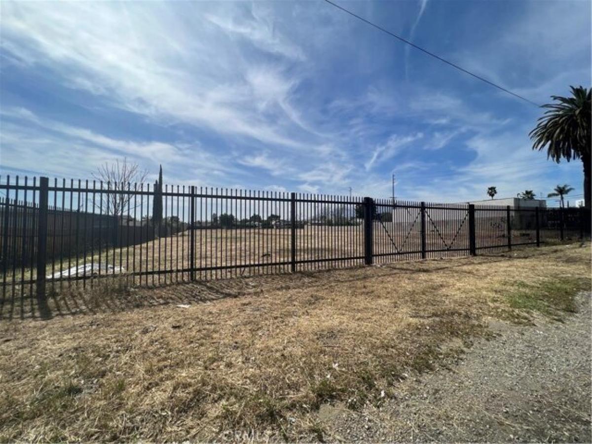 Picture of Residential Land For Sale in Fontana, California, United States