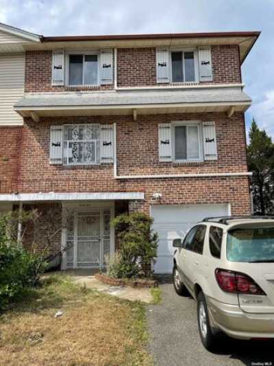 Home For Rent in Bayside, New York