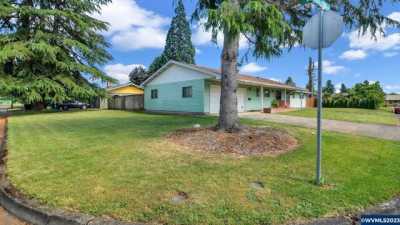 Home For Sale in Woodburn, Oregon