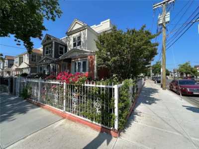 Home For Sale in Ozone Park, New York