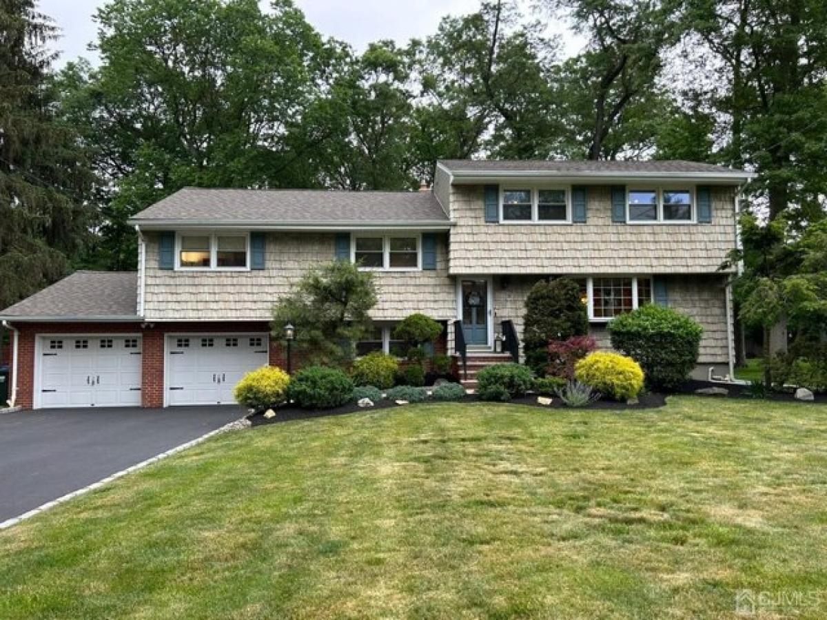 Picture of Home For Sale in Edison, New Jersey, United States