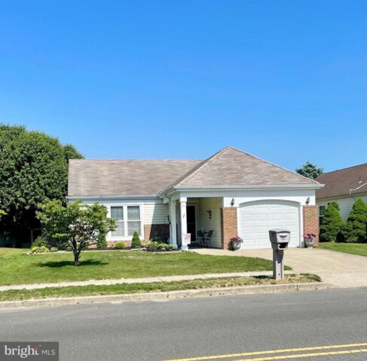 Picture of Home For Sale in Southampton, New Jersey, United States