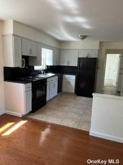 Home For Rent in West Babylon, New York