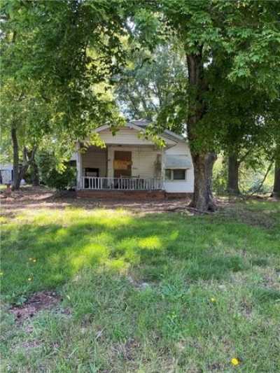 Home For Sale in Archdale, North Carolina