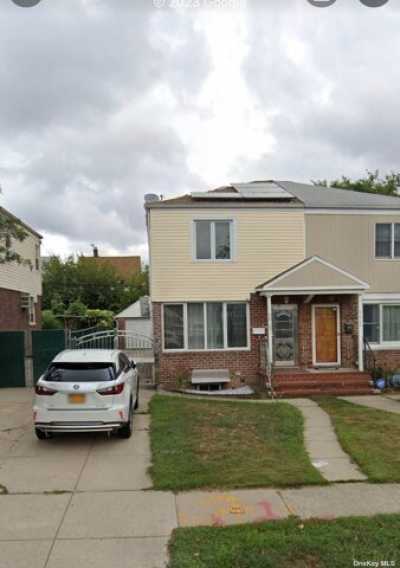 Home For Sale in Bayside, New York