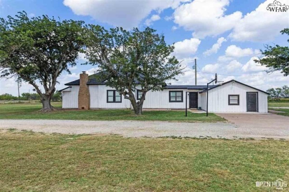 Picture of Home For Sale in Iowa Park, Texas, United States