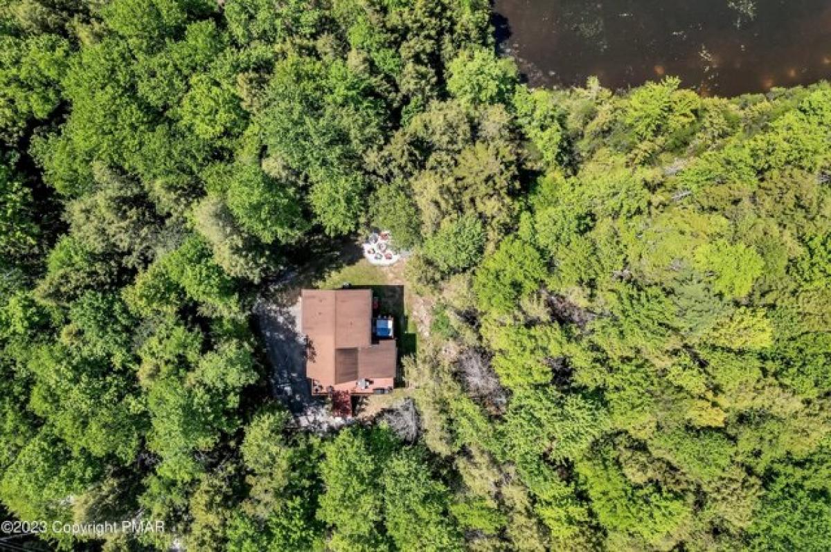 Picture of Home For Sale in Pocono Lake, Pennsylvania, United States