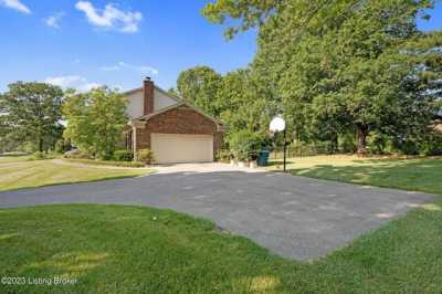 Home For Sale in Shelbyville, Kentucky
