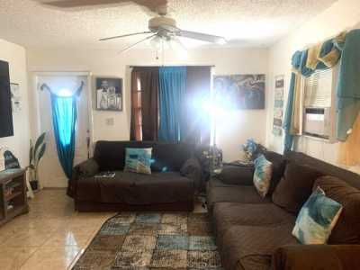 Home For Sale in Pahokee, Florida